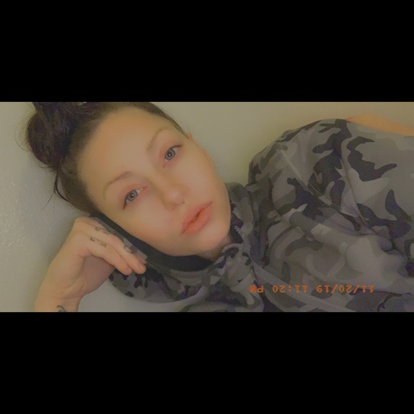 Meet your Posher, Brooke - Picture 3 of 8